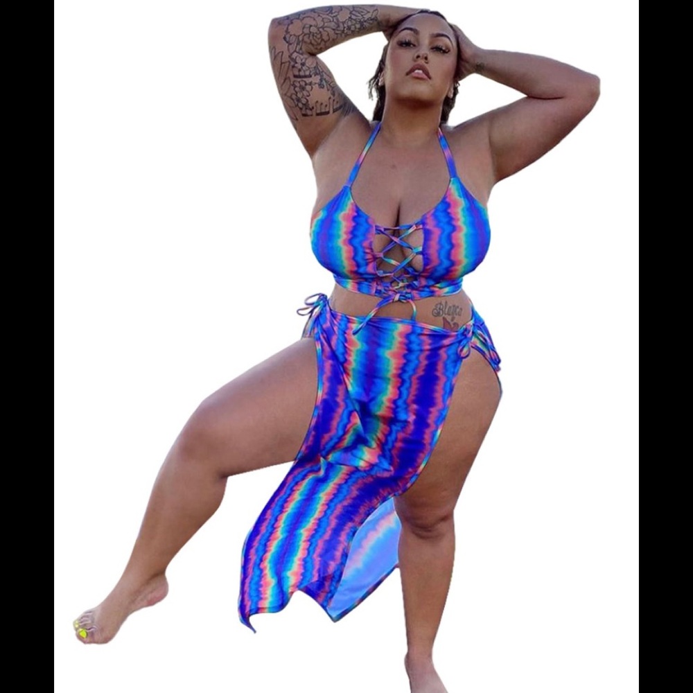 Plus size bathing suit and skirt